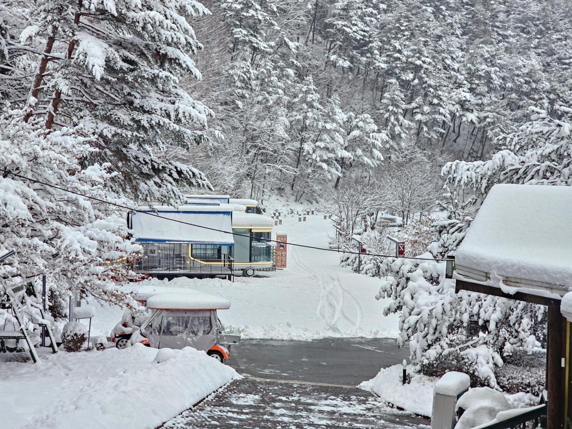 Galaxy X Hotel Type Caravan Glamping & Pension Pyeongchang Buitenkant foto